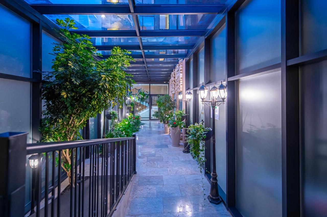 Reikartz Avlabari Tbilisi Hotell Exteriör bild